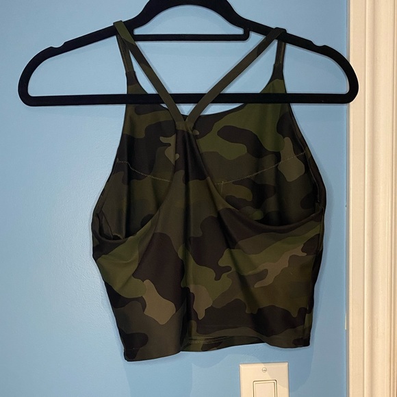 Woman’s workout halter top - Picture 2 of 3